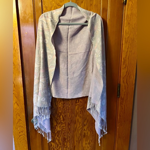 Soft, smooth purple-gray large floral scarf - Picture 2 of 6